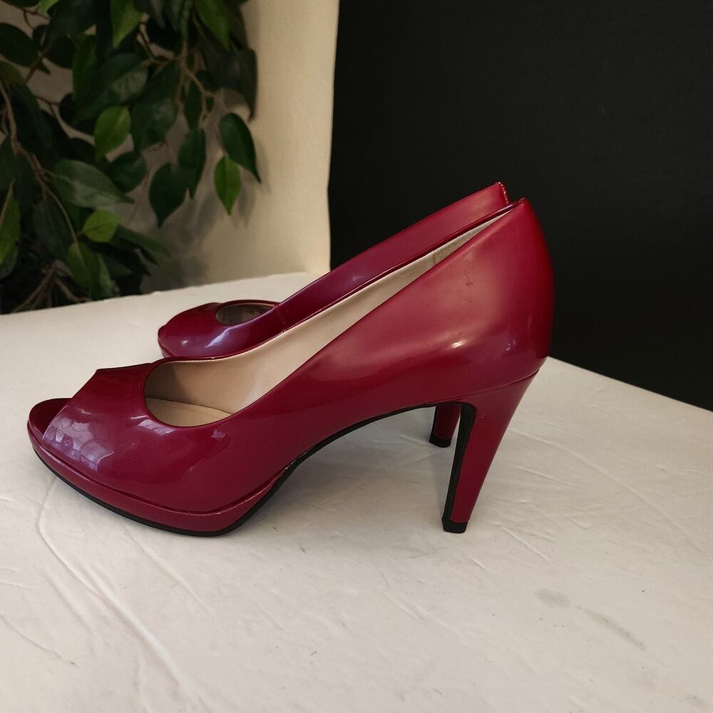 Bandolino Red Faux Patent Leather Pumps Peep Toe Stiletto High Heels 8M NWOB - Picture 2 of 9
